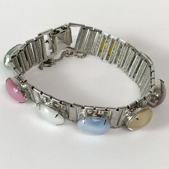 Vintage Moon Glow Bracelet Sarah Coventry Cabochon Party Pastels Scarab Style - Picture 10 of 16